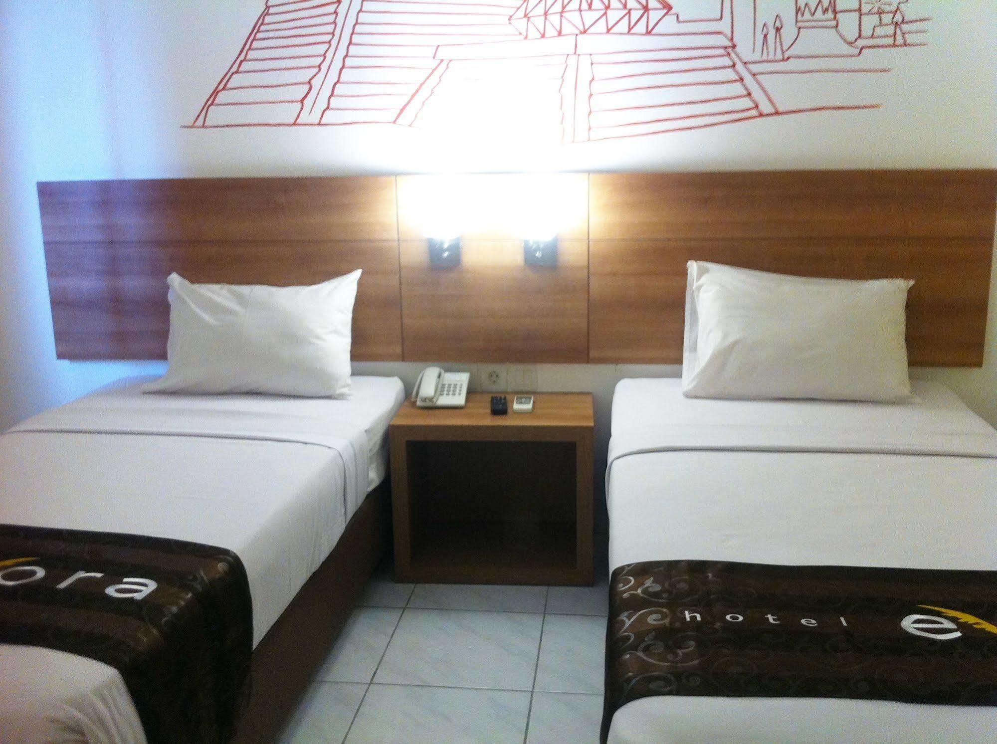 Evora Hotel Surabaya Dış mekan fotoğraf